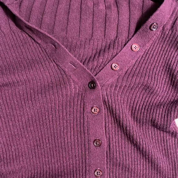 Cashmere dark red ribbed sweater v-neck top buttoned from Icône ( Simons ) - Picture 7 of 11
